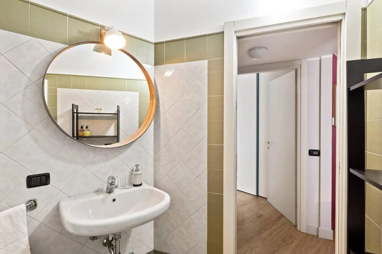 Guesthost - Navigli & Porta Genova M2 Cozy Apt Milan 0*,