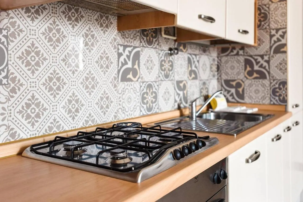 Guesthost - Navigli & Porta Genova M2 Cozy Apt Milan Apartment